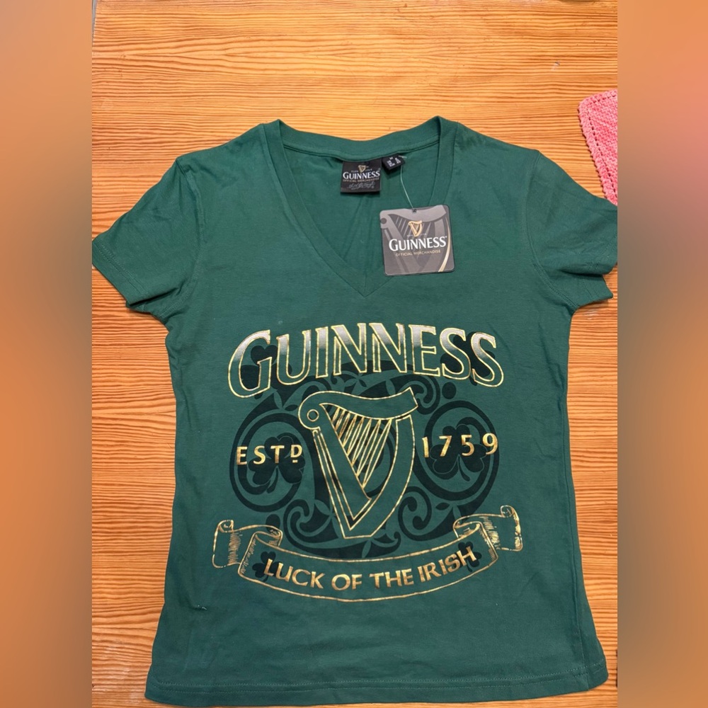 NWT Guinness- “The Luck of Irish”- v-neck T-Shirt, Green, Womens Medium